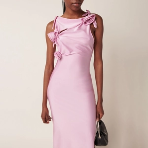 Robe Longue en Satin Français Élégante Pour Femmes Sans Manches Avec Rosettes Coupe Ajustée Ajourée Robe de Soirée Mariage