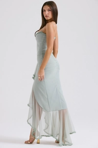 Détail de la robe sans manches vert menthe avec ourlet en maille et bords à volants