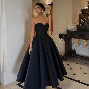 Elegante Abito Midi Nero Senza Spalline Donna Scollo a Cuore Vita Alta Trapezio Effetto Raso Pieghe Vestito da Sera