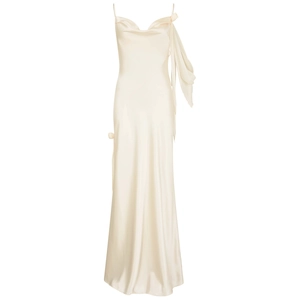 Elegante abito da sera in raso avorio con scollo a cappuccio e fiori fatti a mano