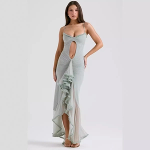 Robe longue chic vert sauge avec découpe, ornements à volants et ourlet asymétrique