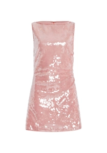 Détail d'une mini robe rose à paillettes montrant la texture scintillante et les sequins