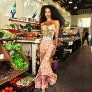 Elegant floral print maxi dress with ruffle sleeves and vintage pattern for spring fashion