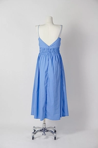 Detail of the sky blue backless midi dress featuring a deep V-back and elastic high waist