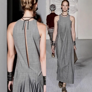 Robe longue plissée sans manches gris anthracite avec dos nu élégant pour femme