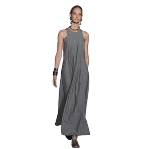 Robe longue élégante gris foncé sans manches avec détails plissés et dos nu femme