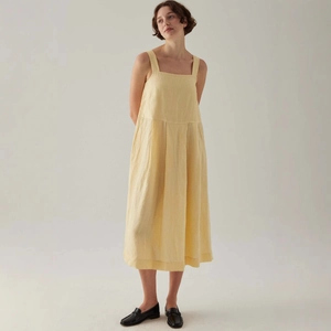Damen Französisches Gelbes Midikleid Mit Eckigem Ausschnitt Minimalistische Breite Träger Gefaltetes A-Linien Sommerurlaubskleid