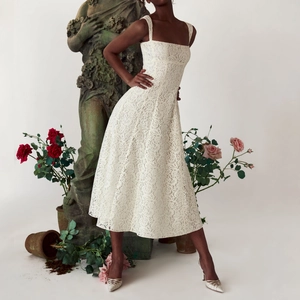 Robe Midi en Dentelle Florale Blanche Vintage pour Femmes Col Carré Bretelles Larges Crochet Élégant Robe de Mariée