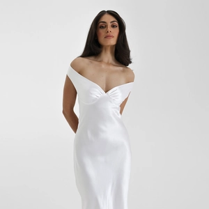 Elegant white satin off-shoulder evening maxi dress with pleated V-neckline and slim fit
