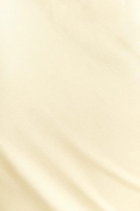 Gros plan détaillé de la texture du tissu crème doux et du tissage plissé pour la robe
