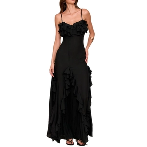 Robe de soirée noire élégante avec col en V, volants et ourlet irrégulier