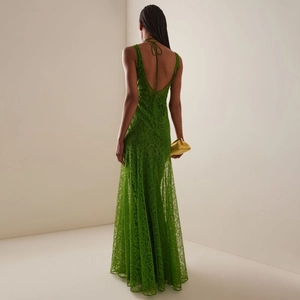 Élégante robe longue verte émeraude dos nu avec dentelle florale et ourlet sirène