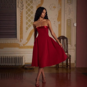 Robe Midi Bustier Rouge Élégante Femme Bordure Satin Dos Nu Trapèze Robe de Soirée Formelle Noël Rétro Bandeau