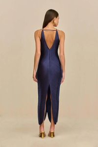 Detail of dark blue backless maxi dress with vertical pleats and elegant high slit