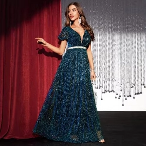 Elegante abito da sera verde scuro con paillettes, scollo a V e cintura di strass