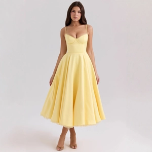 Robe de soirée élégante en satin jaune mi-longue avec décolleté en V et jupe ligne A
