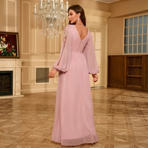 Robe de soirée élégante vieux rose à manches longues avec dos en V et dentelle
