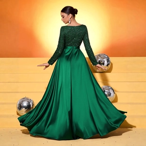 Elegantes smaragdgrünes Langarm-Abendkleid mit funkelnden Pailletten und Satinrock