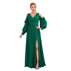 Elegantes smaragdgrünes schulterfreies Abendkleid in Maxilänge mit hohem Schlitz und Puffärmeln