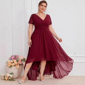 Robe de soirée élégante bordeaux grande taille avec manches pailletées et ourlet asymétrique