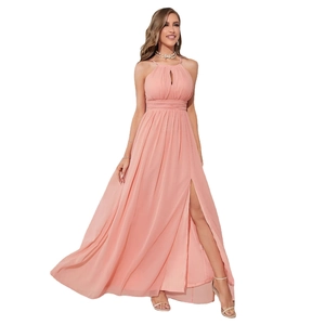 Robe de soirée élégante pêche corail avec licou, fente haute et taille plissée raffinée