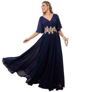 Robe de soirée élégante en mousseline bleu foncé avec col en V et broderie florale dorée