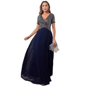 Robe de soirée élégante bleu marine avec col en V, manches pailletées et jupe mousseline