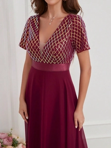 Robe de soirée élégante bordeaux avec bustier pailleté et décolleté en V pour femmes
