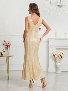 Robe de soirée élégante à paillettes dorées avec dos en V profond et silhouette sirène longue