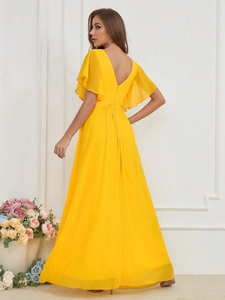 Élégante robe longue en mousseline jaune vif avec décolleté en V et manches papillon