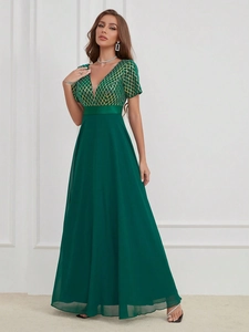 Robe de soirée vert émeraude à col en V avec sequins dorés et jupe longue en mousseline