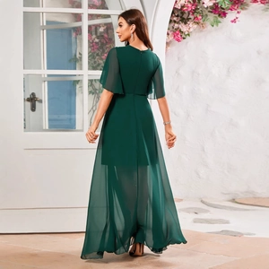 Elegante abito lungo verde scuro con maniche a farfalla e vita slim per eventi formali