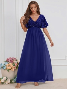 Détails de corsage à paillettes et décolleté en V de la robe de soirée bleu marine