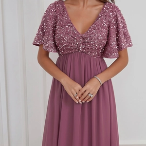 Elegante abito da sera con scollo a V, paillettes e chiffon a pieghe rosa antico