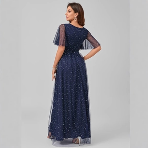 Elegante dunkelblaue Abendrobe mit Sternen-Tüll, Schmetterlingsärmeln und langem Schnitt
