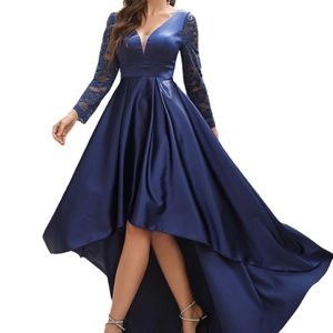 Robe de soirée élégante en satin bleu marine avec manches en dentelle et jupe plissée