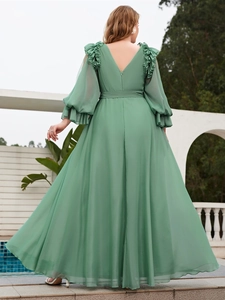 Elegantes salbeigrünes Chiffon-Maxikleid mit V-Ausschnitt, Rüschenärmeln und Plissee-Taille