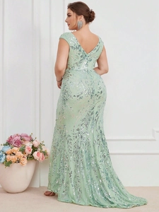 Abito a sirena smanicato verde menta con paillettes e scollo a V sulla schiena