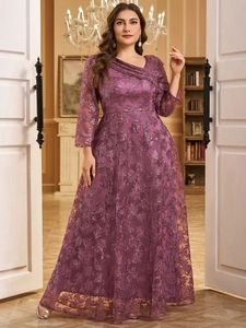 Robe de soirée violette élégante avec broderie florale à paillettes et détails en maille