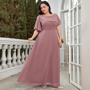 Robe de soirée élégante grande taille rose poudré avec mousseline à une épaule