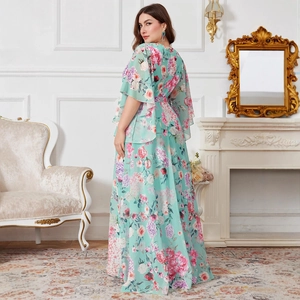 Robe longue élégante en mousseline vert menthe fleurie avec manches à volants