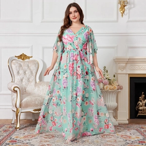 Robe longue élégante en mousseline vert menthe à fleurs avec col en V et manches volantées
