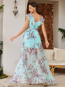 Dettaglio del vestito lungo in chiffon a fiori con maniche a volant e schiena scoperta