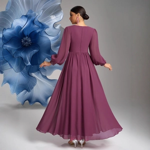 Robe de soirée élégante en mousseline violette avec col en V et manches lanternes perlées