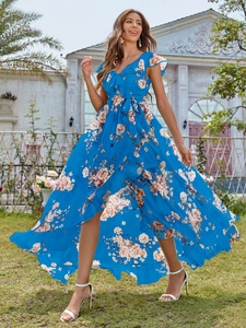 Dettaglio vestito floreale blu con scollo a V, maniche a balze e orlo asimmetrico