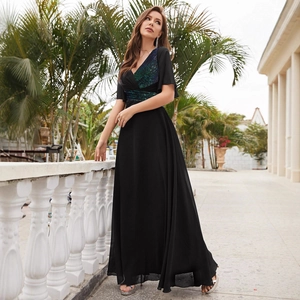 Robe longue noire élégante à col en V avec paillettes vertes et jupe fluide en mousseline