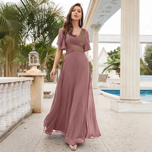 Robe de soirée longue élégante à col en V rose poudré avec paillettes et volants