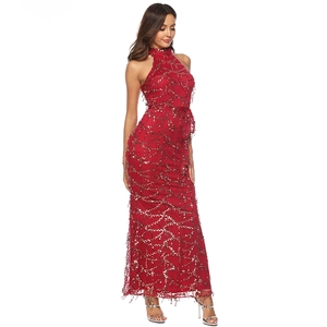 Robe longue élégante rouge à paillettes sans manches avec motifs géométriques dorés