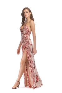 Robe de soirée avec broderie de paillettes rouges et fente latérale haute chic