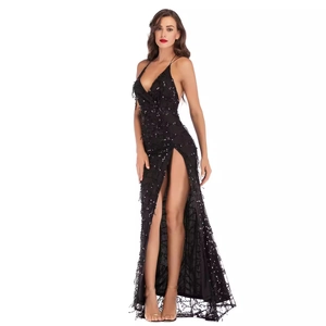 Robe de soirée sexy à paillettes noires avec col en V profond, dos nu et fente haute